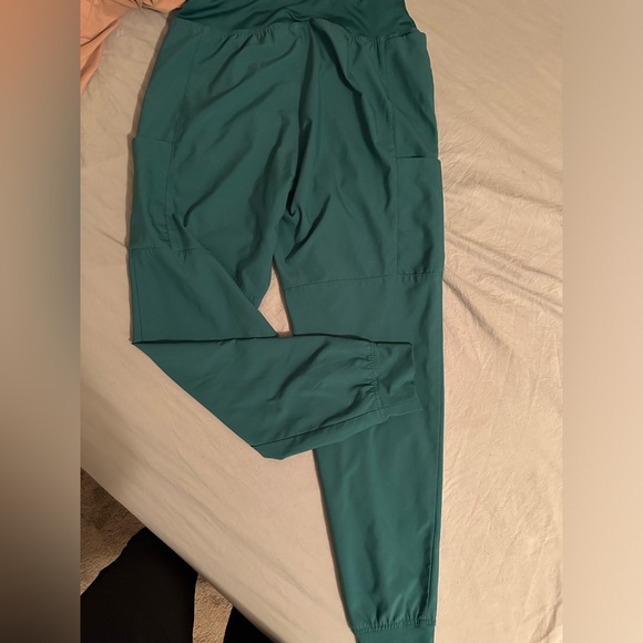 Wonderwink jogger scrub bottoms - Picture 3 of 3